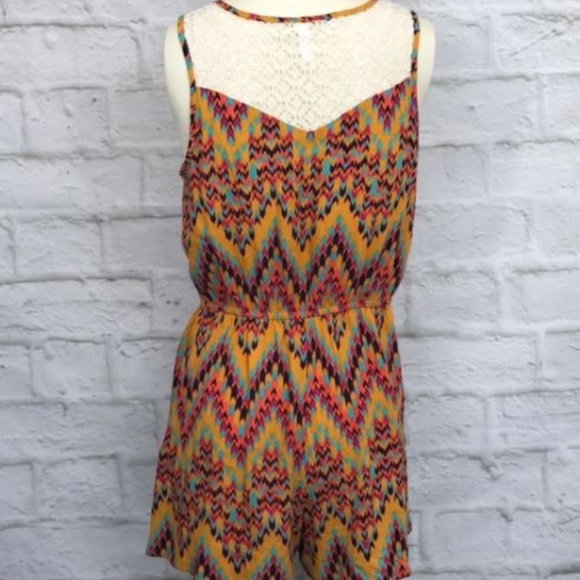 *💛 $ DROP*Gorg Aztec Print/Lace Knit Romper💛 - Picture 2 of 8